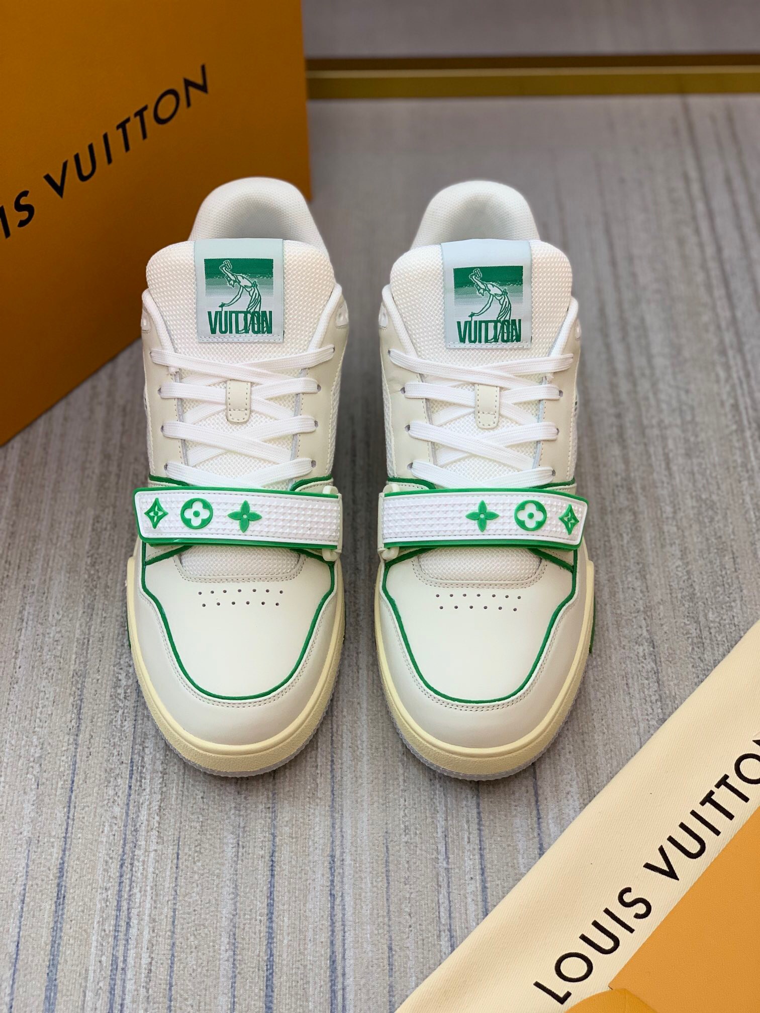 루이비통 2022 남여공용 운동화 LV015 SH-R