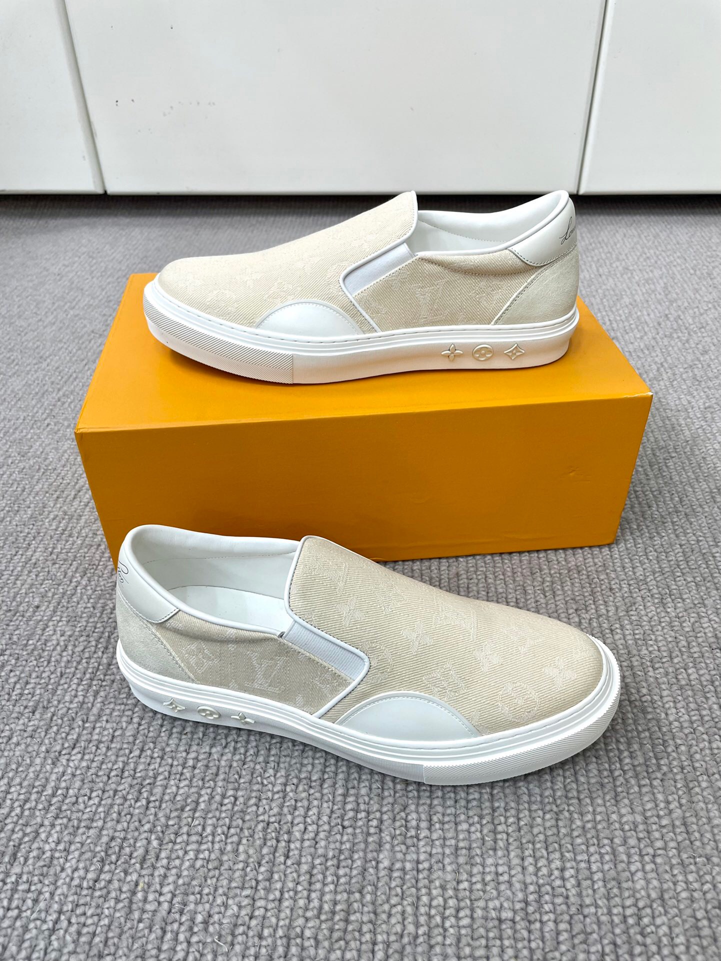 루이비통 2022 남성용 스니커즈 LV135 SH-E