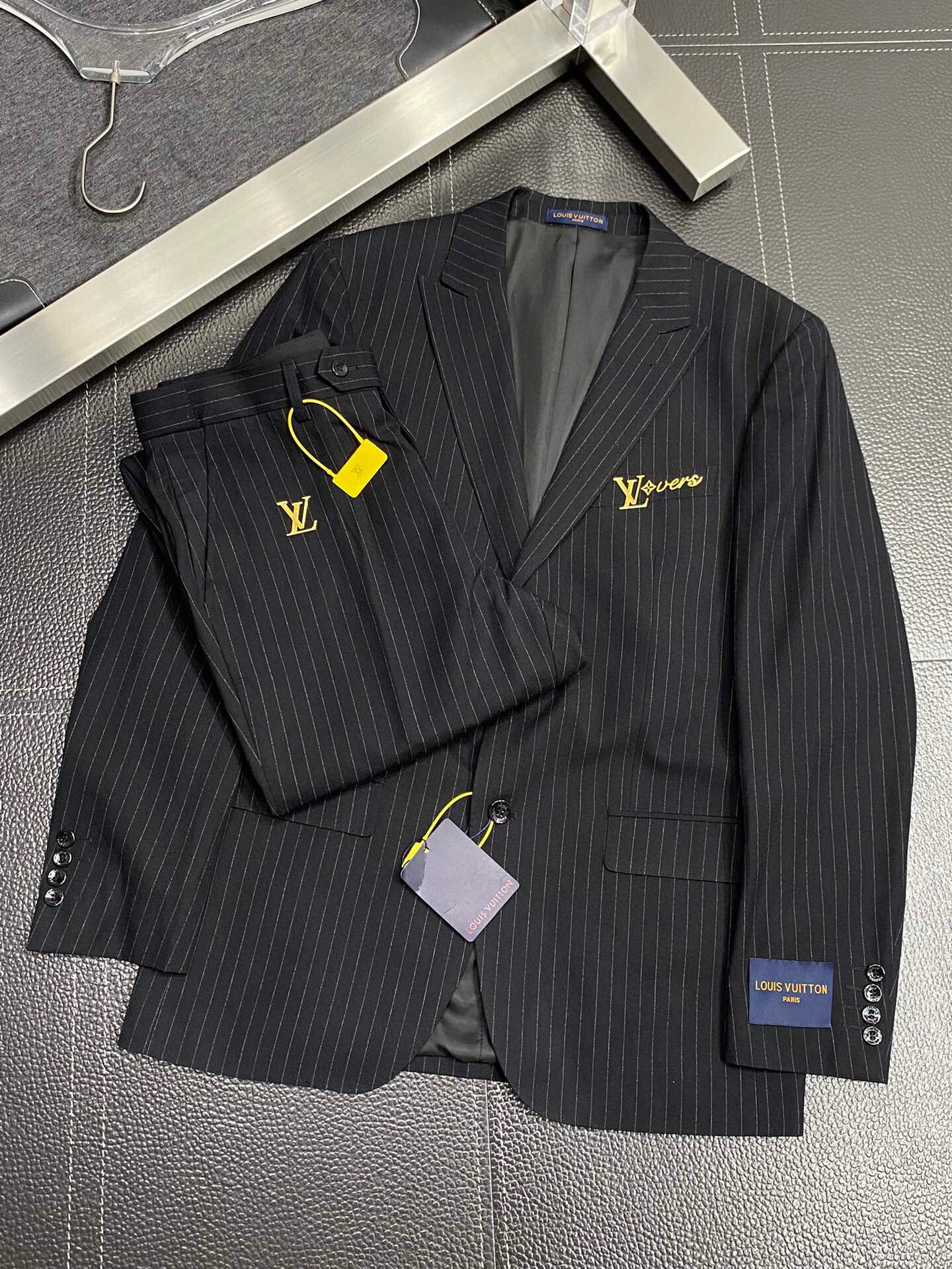 루이비통 2024 남성용 수트세트 LV1225 AGG