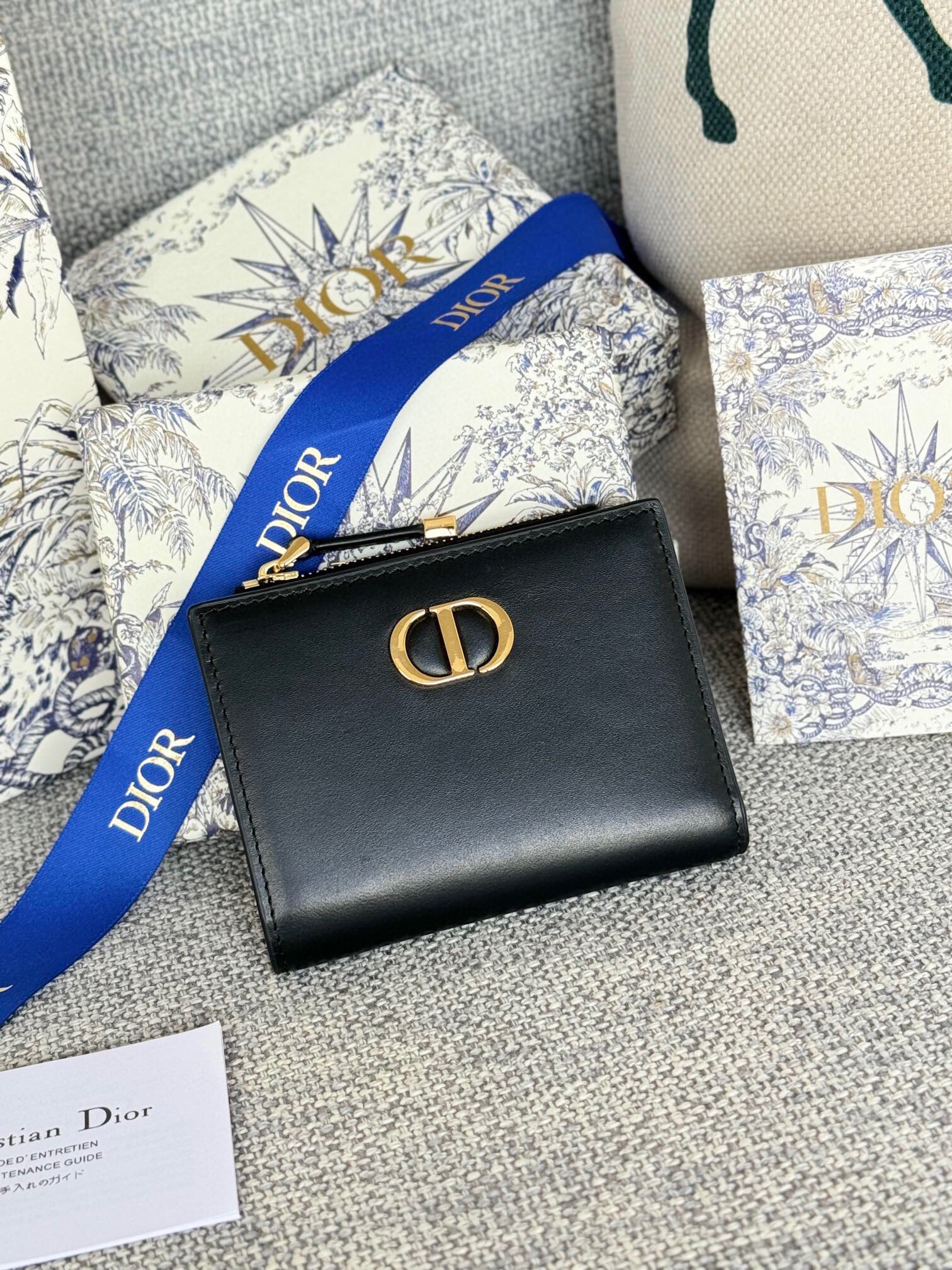 디올 Dior Caro Dahlia 지갑 S5173UBHZ 010 NMW