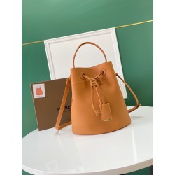 버버리 미니 TB 버킷백 더스키 베이지 8070636 BU009 NMW