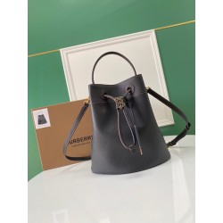 버버리 미니 TB 버킷백 더스키 블랙 8070636 BU010 NMW
