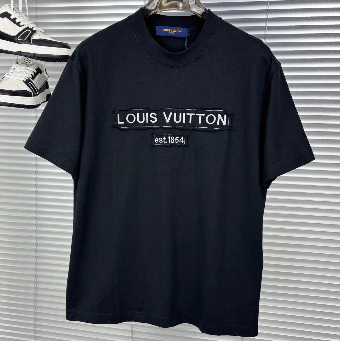 루이비통 2025 남성용  반팔티 LV1672 YB