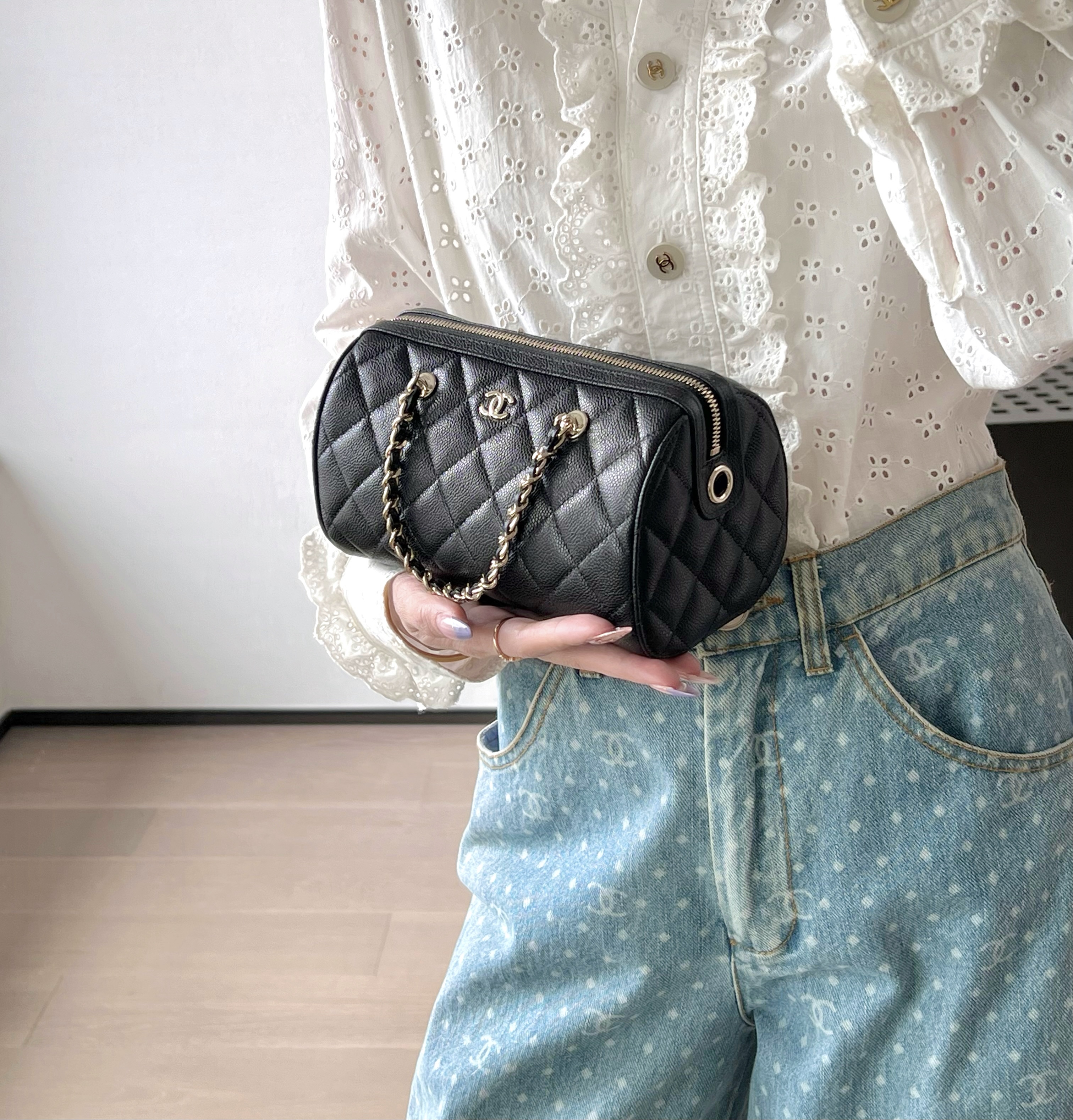 [홍콩명품.CHANEL] 샤넬 25P 클래식 핸들 체인 보스톤 원통백 캐비어 블랙 금장
