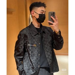 [홍콩명품.LOUIS VUITTON] 루이비통 25SS 로고 모노그램 카라 자켓 1AGTGO (블랙), LV1840 HD 홍콩명품의류,구매대행,온라인명품