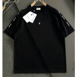 [홍콩명품.MONCLER] 몽클레어 2025 남성용 반팔티 MQ1277 YB 홍콩명품의류,구매대행,온라인명품