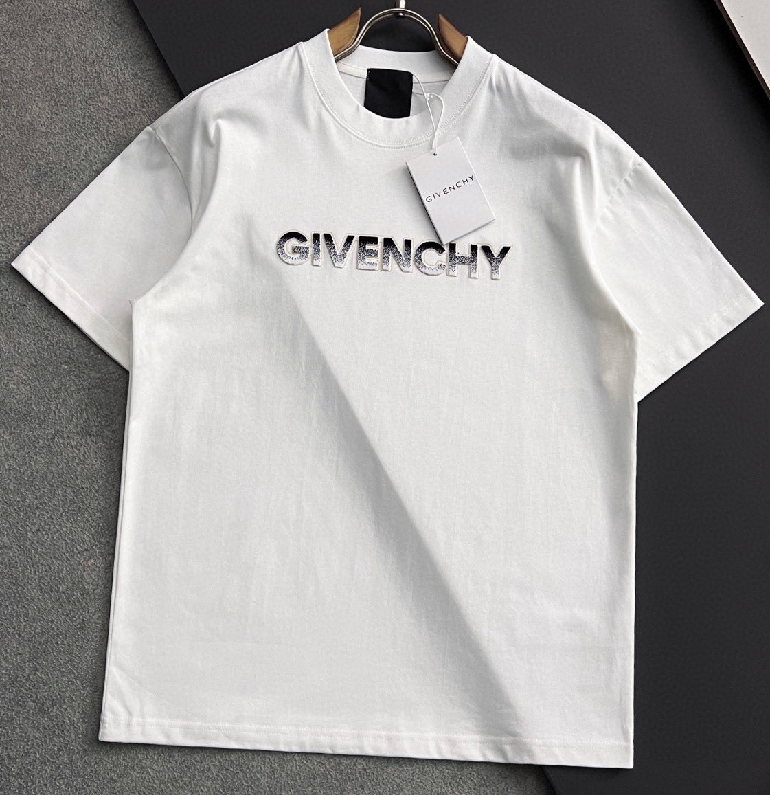 [홍콩명품.GIVENCHY]지방시 2025 남성용 반팔티 GV217 YB 홍콩명품의류,구매대행,온라인명품
