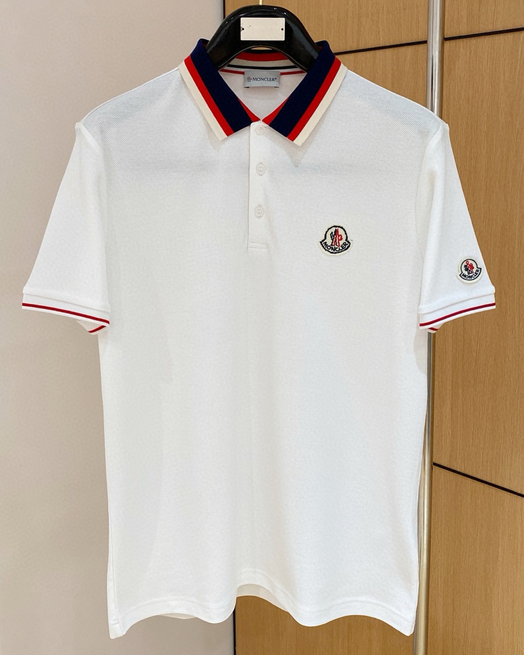 [홍콩명품.MONCLER] 몽클레어 2025 남성용 폴로반팔티 MQ1288 YB 홍콩명품의류,구매대행,온라인명품