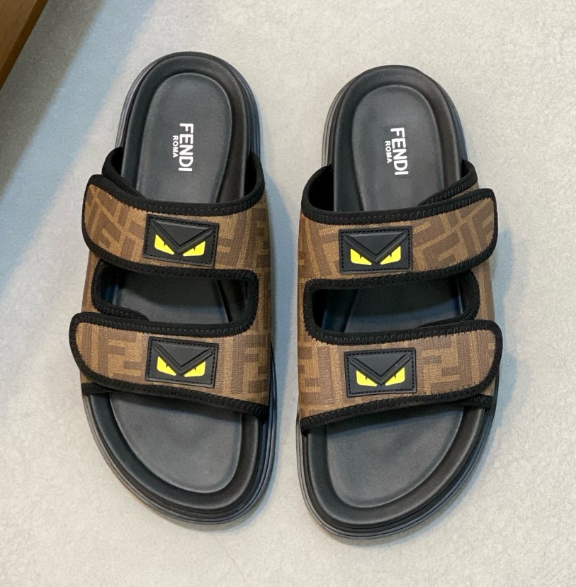 [홍콩명품.FENDI] 펜디 2025 남성용 슬리퍼 FD136 SH-E 홍콩명품의류,구매대행,온라인명품