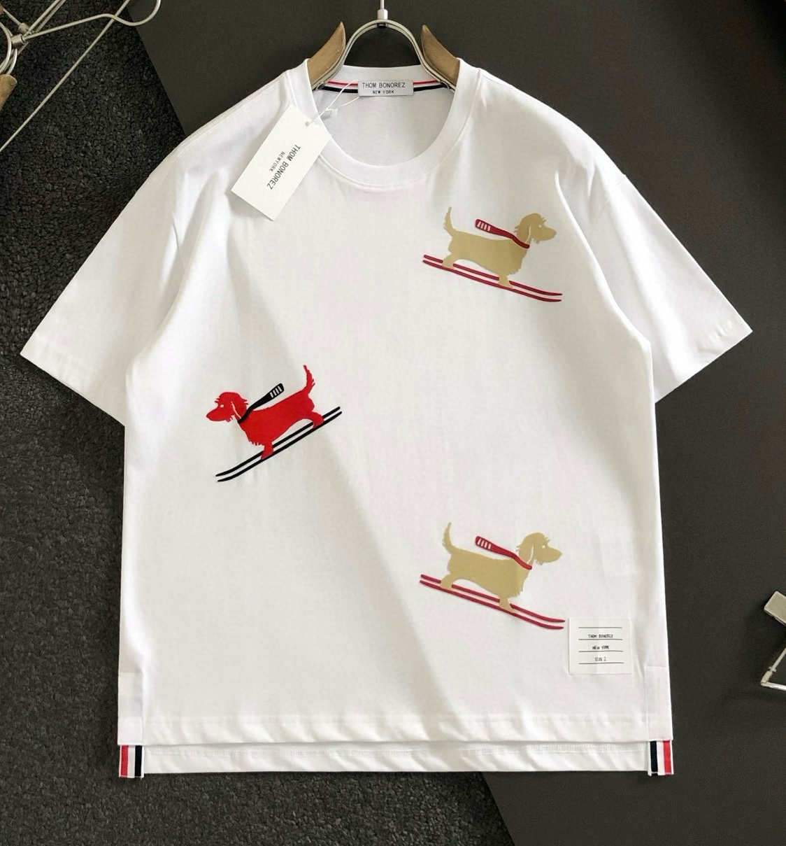[홍콩명품.THOM BROWNE ] 톰 브라운 2025 남성용 반팔 TB1208 YB 2컬러 홍콩명품의류,구매대행,온라인명품