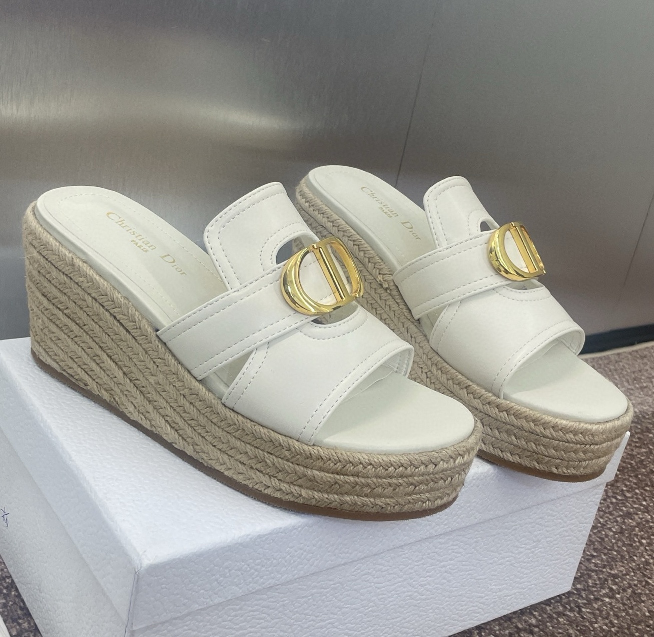 [홍콩명품.Christian Dior ] 크리스챤 디올 2025 여성용 슬리퍼 WA5700 JS-A 홍콩명품의류,구매대행,온라인명품