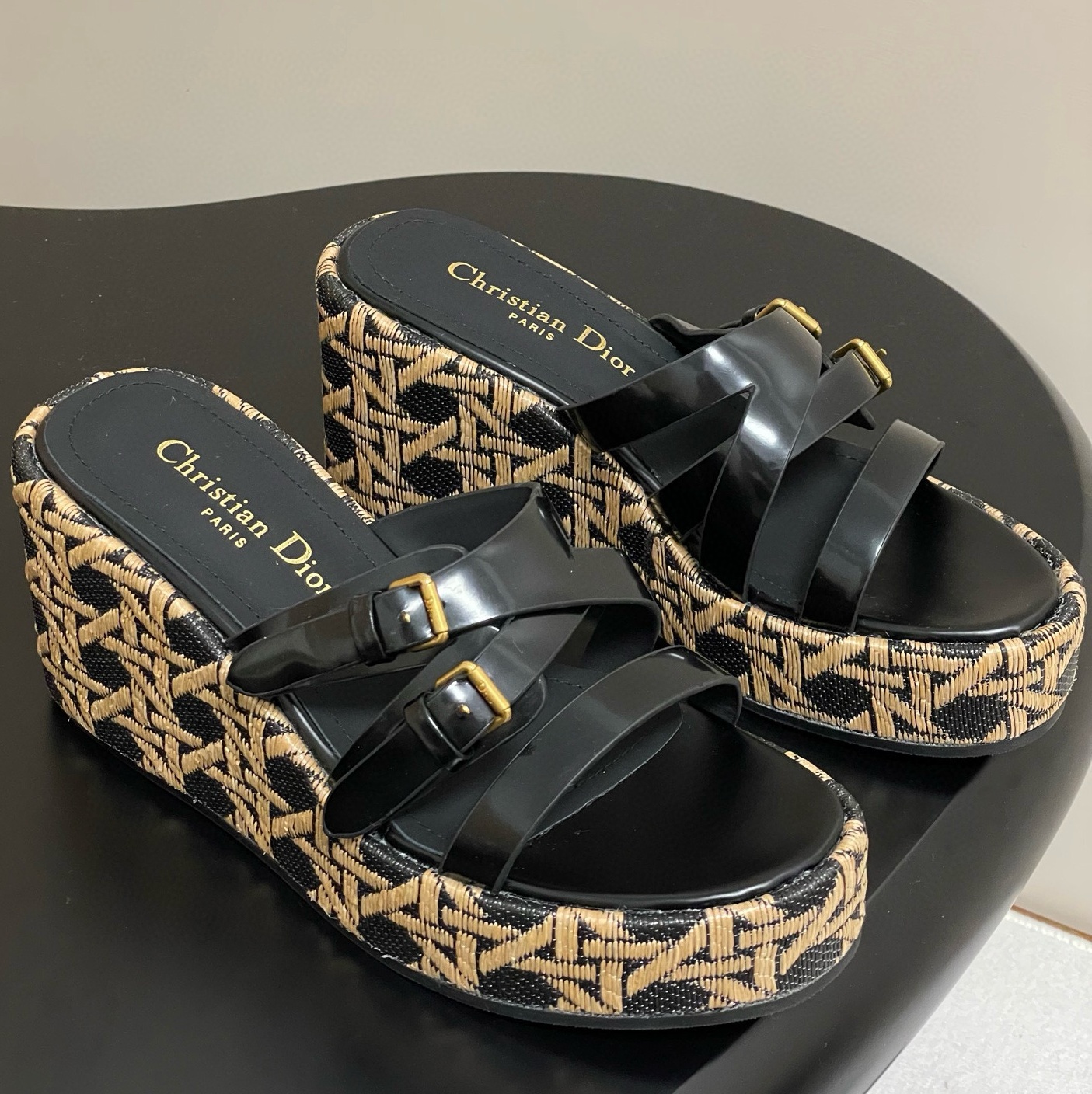 [홍콩명품.Christian Dior ] 크리스챤 디올 2025 여성용 슬리퍼 WA5713 JS-A 홍콩명품의류,구매대행,온라인명품