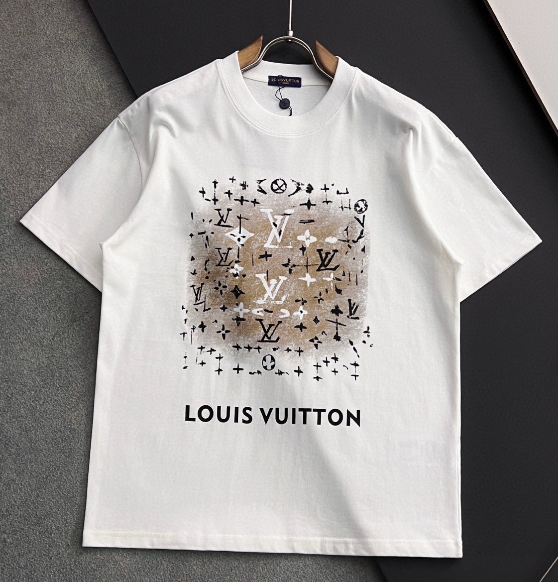 [홍콩명품.LOUIS VUITTON] 루이비통 2025 남성용 반팔 LV1895 YB  홍콩명품의류,구매대행,온라인명품