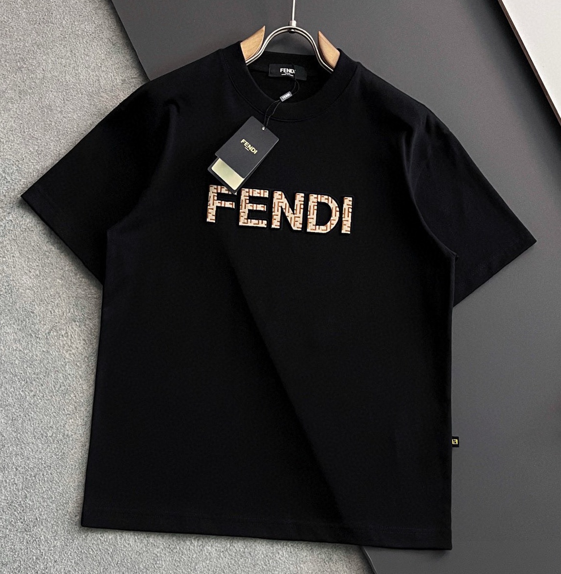 [홍콩명품,FENDI] 펜디2025 남성용 반팔티 FD567 YB  홍콩명품의류,구매대행,온라인명품