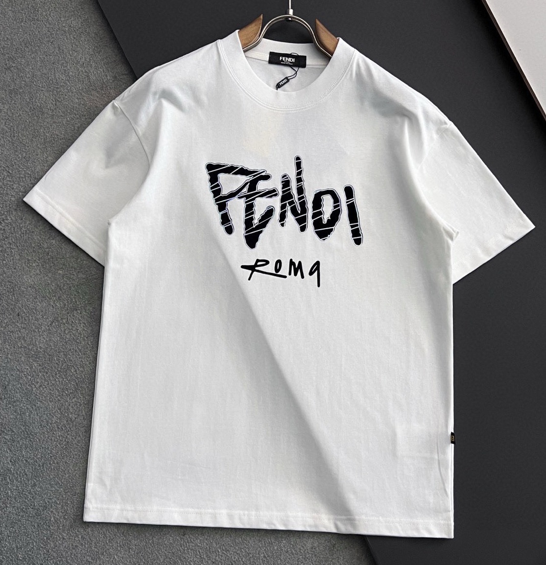 [홍콩명품,FENDI] 펜디2025 남성용 반팔티 FD572 YB  홍콩명품의류,구매대행,온라인명품