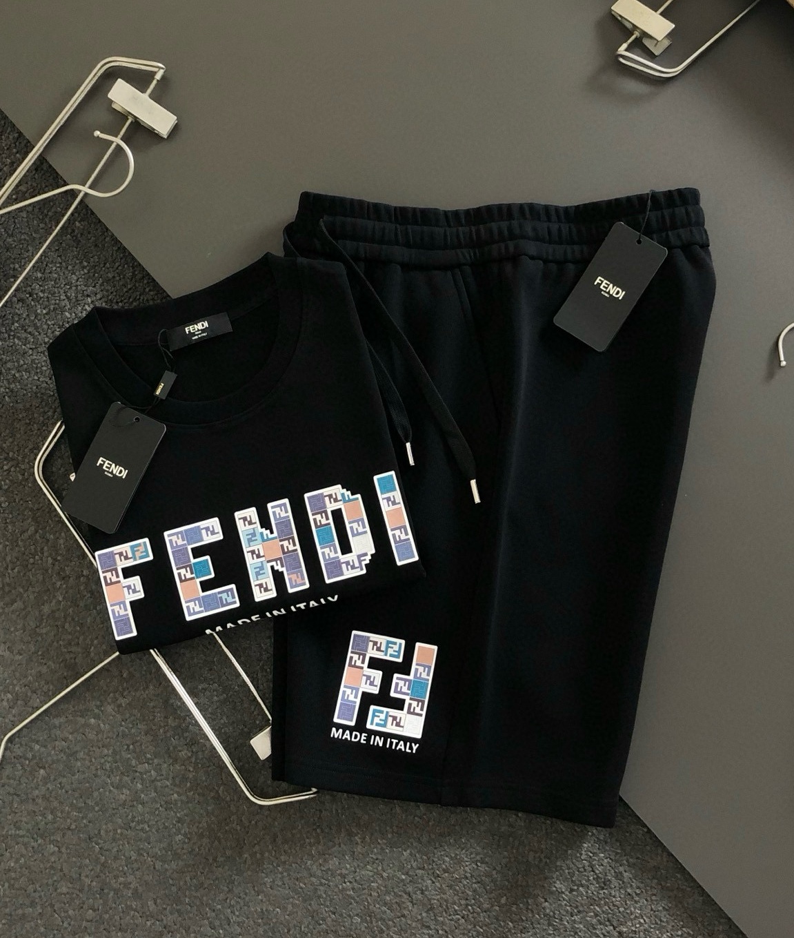 [홍콩명품,FENDI] 펜디2025 남성용 반팔티세트 FD573 YB 2컬러 홍콩명품의류,구매대행,온라인명품