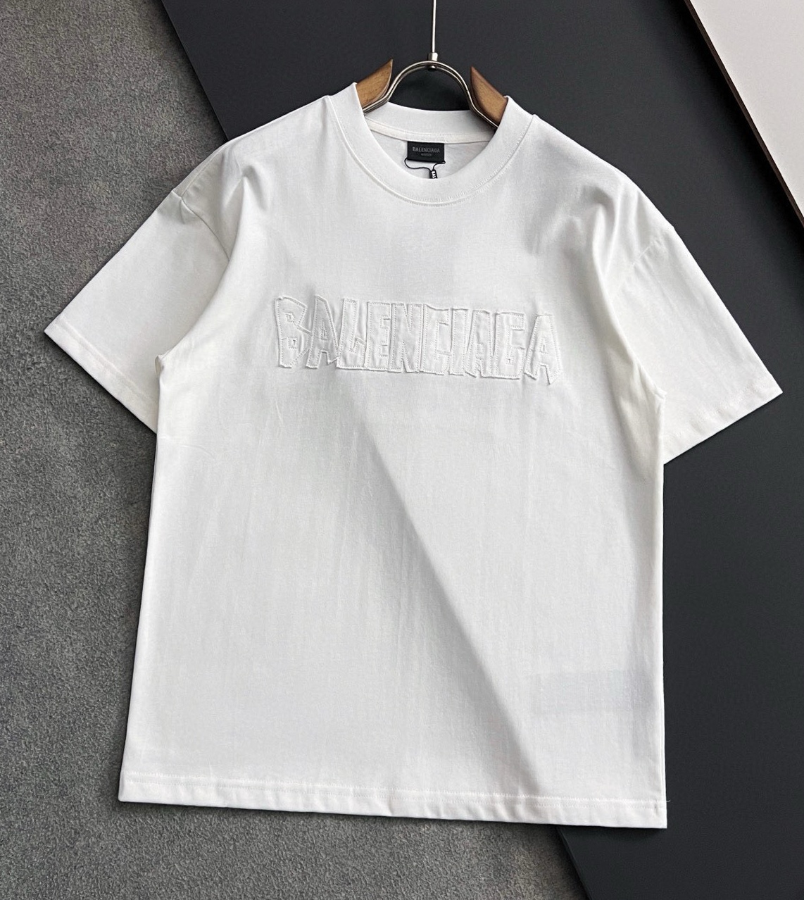 [홍콩명품.BALENCIAGA]발렌시아가 2025 남성용 반팔티 BL1232 YB  홍콩명품의류,구매대행,온라인명품