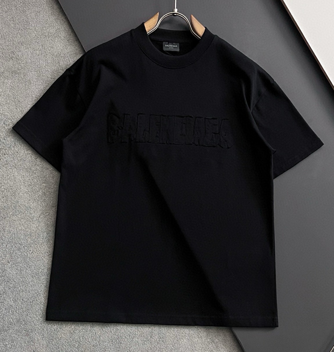 [홍콩명품.BALENCIAGA]발렌시아가 2025 남성용 반팔티 BL1233 YB  홍콩명품의류,구매대행,온라인명품