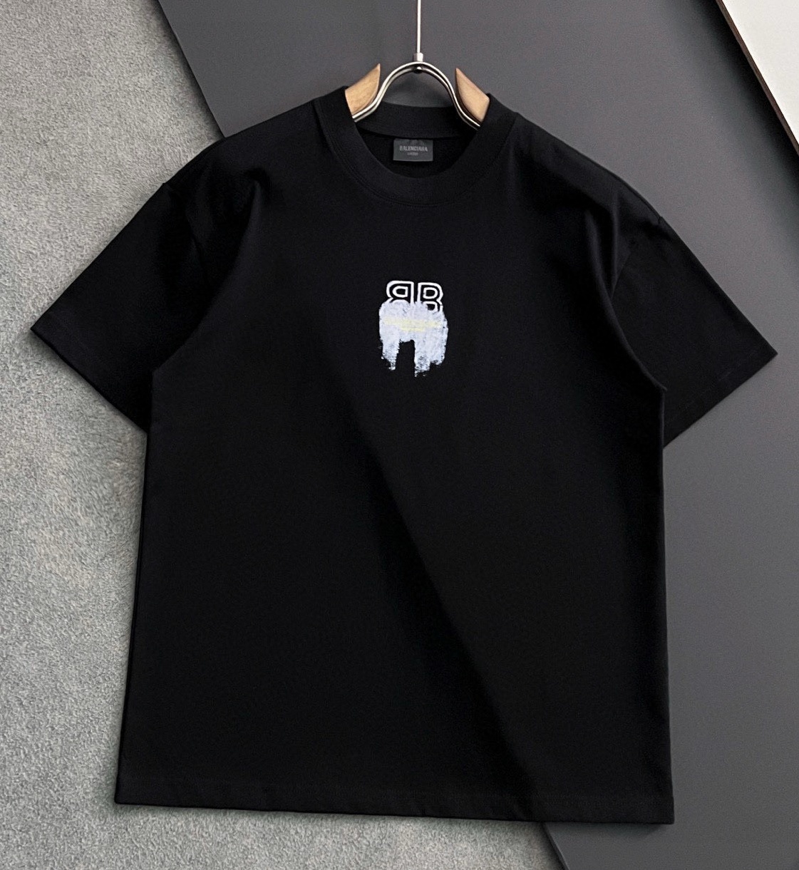 [홍콩명품.BALENCIAGA]발렌시아가 2025 남성용 반팔티 BL1235 YB  홍콩명품의류,구매대행,온라인명품