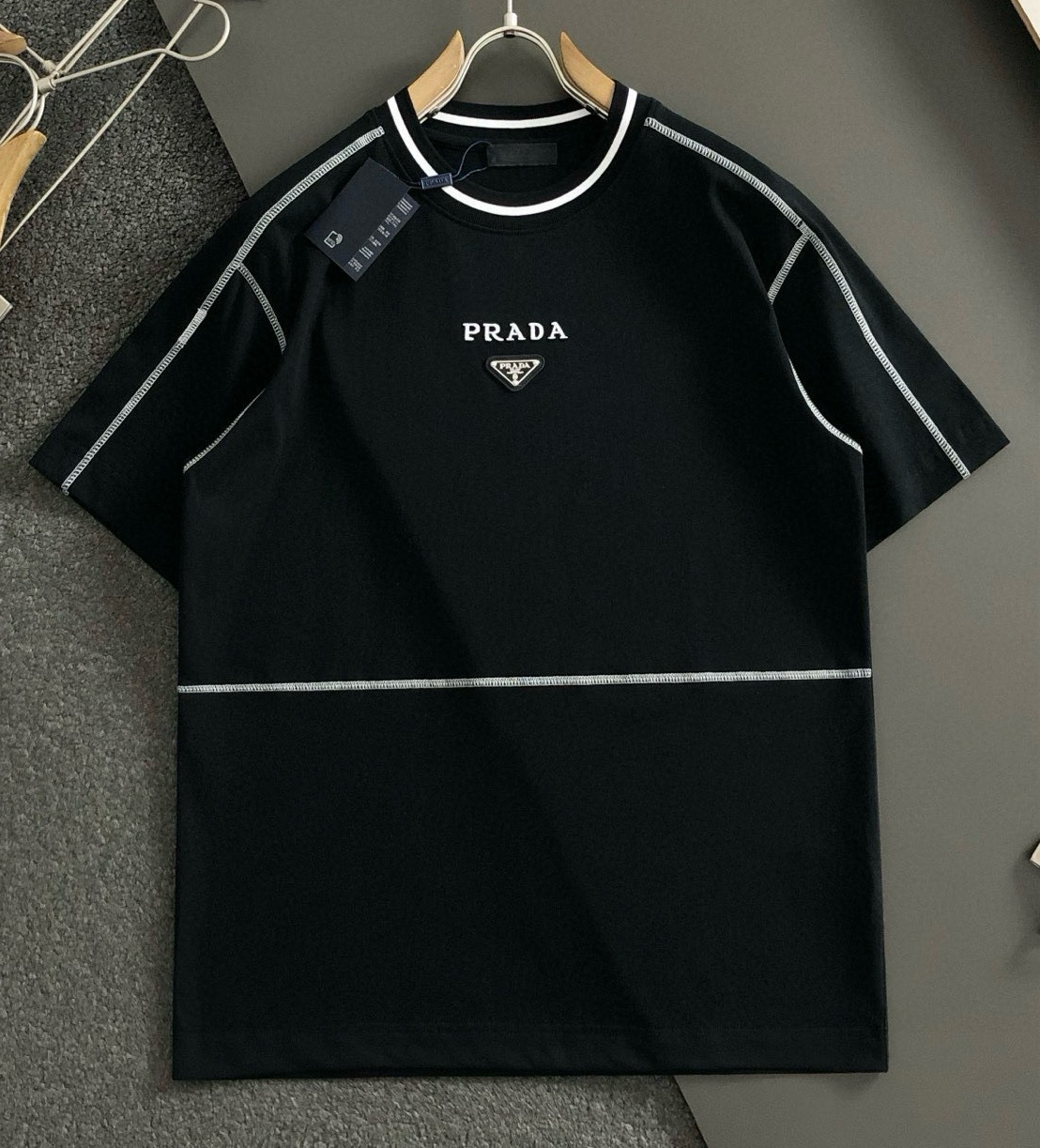 [홍콩명품.PRADA] 프라다 2025 남성용 반팔 PD1344 YB 2컬러 홍콩명품의류,구매대행,온라인명품