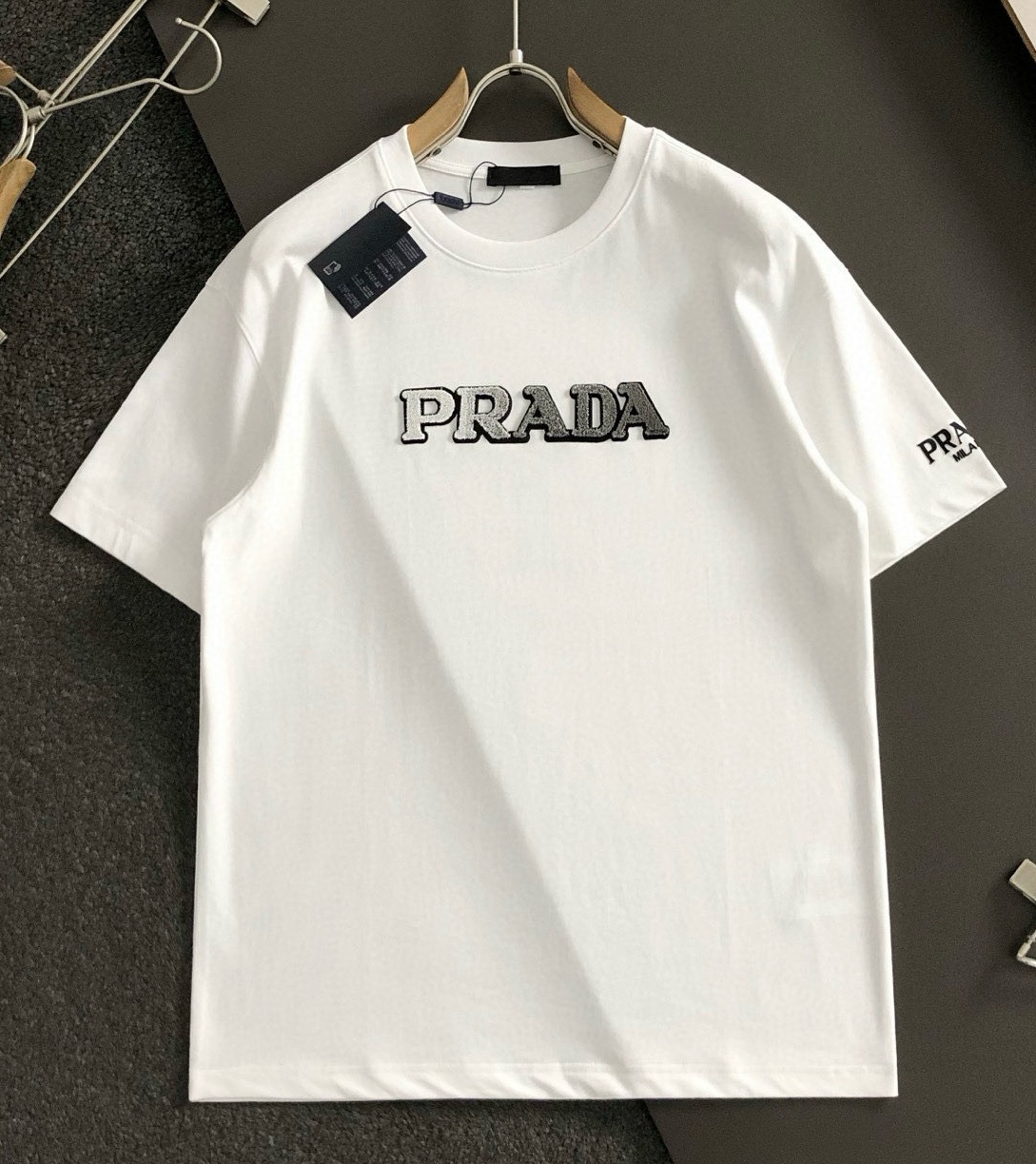 [홍콩명품.PRADA] 프라다 2025 남성용 반팔 PD1347 YB 2컬러 홍콩명품의류,구매대행,온라인명품