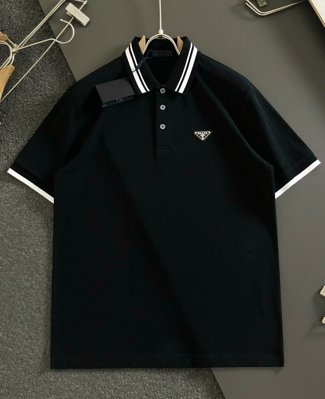 [홍콩명품.PRADA] 프라다 2025 남성용 반팔 PD1357  YB  홍콩명품의류,구매대행,온라인명품