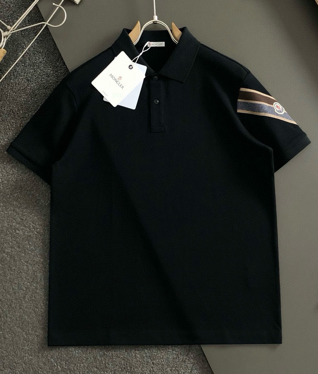 [홍콩명품.MONCLER] 몽클레어 2025 남성용 반팔티 MQ1303 YB 2컬러 홍콩명품의류,구매대행,온라인명품