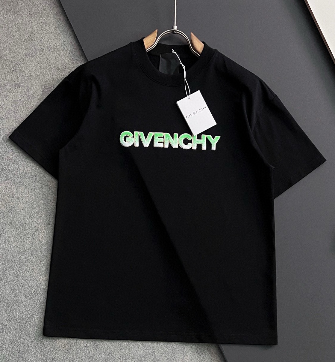 [홍콩명품.GIVENCHY]지방시 2025 남성용 반팔티 GV223 YB 홍콩명품의류,구매대행,온라인명품