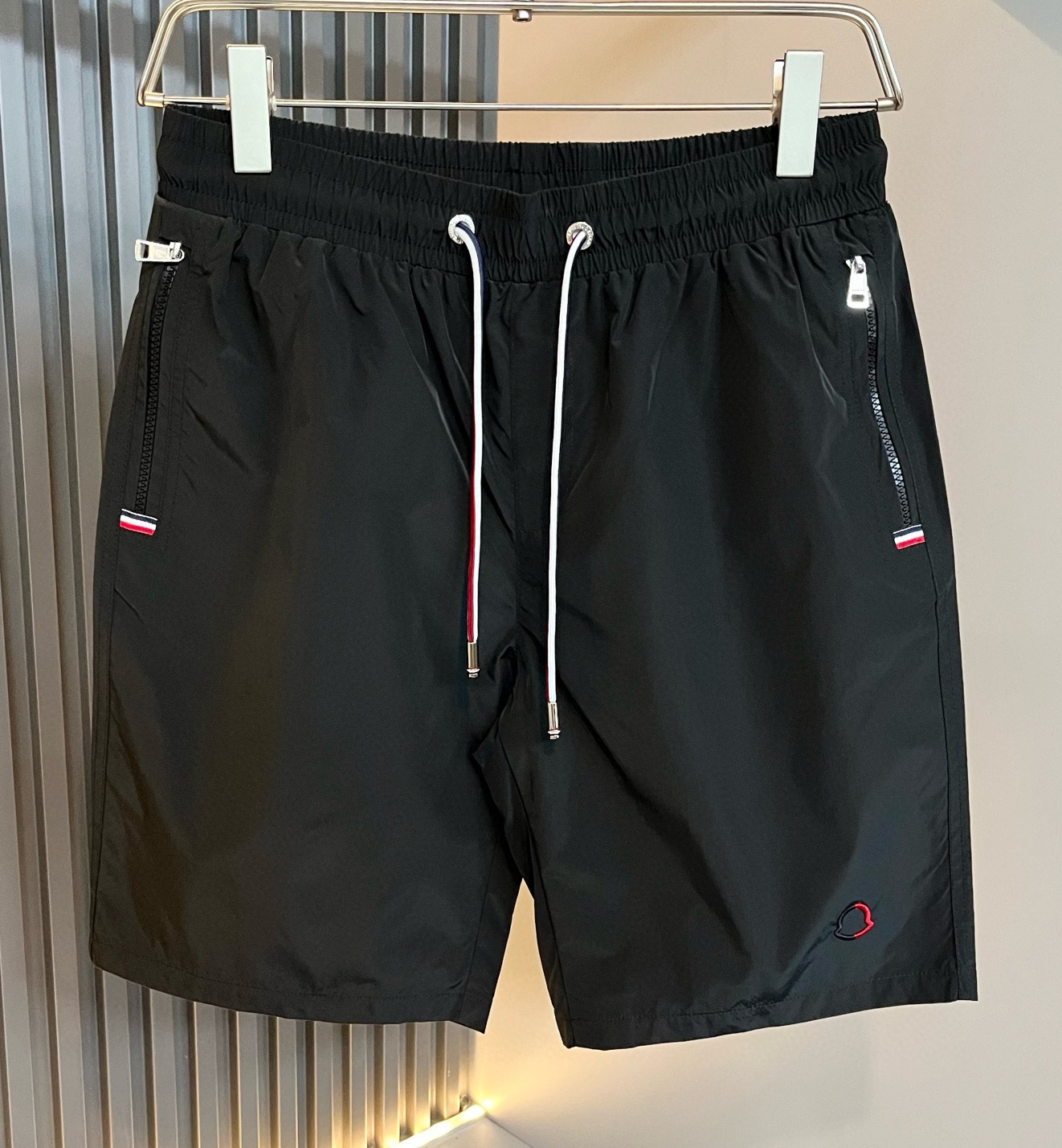 [홍콩명품.MONCLER] 몽클레어 2025 남성용 반바지 MQ1306 PD 홍콩명품의류,구매대행,온라인명품