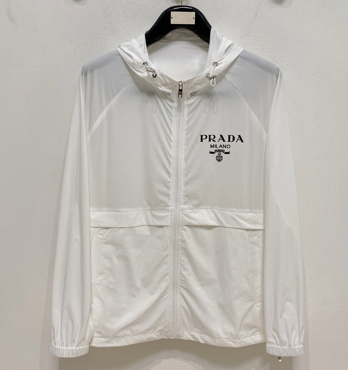 [홍콩명품.PRADA]프라다 2025 남성용 바람막이 자켓 PD1366 PD 홍콩명품의류,구매대행,온라인명품