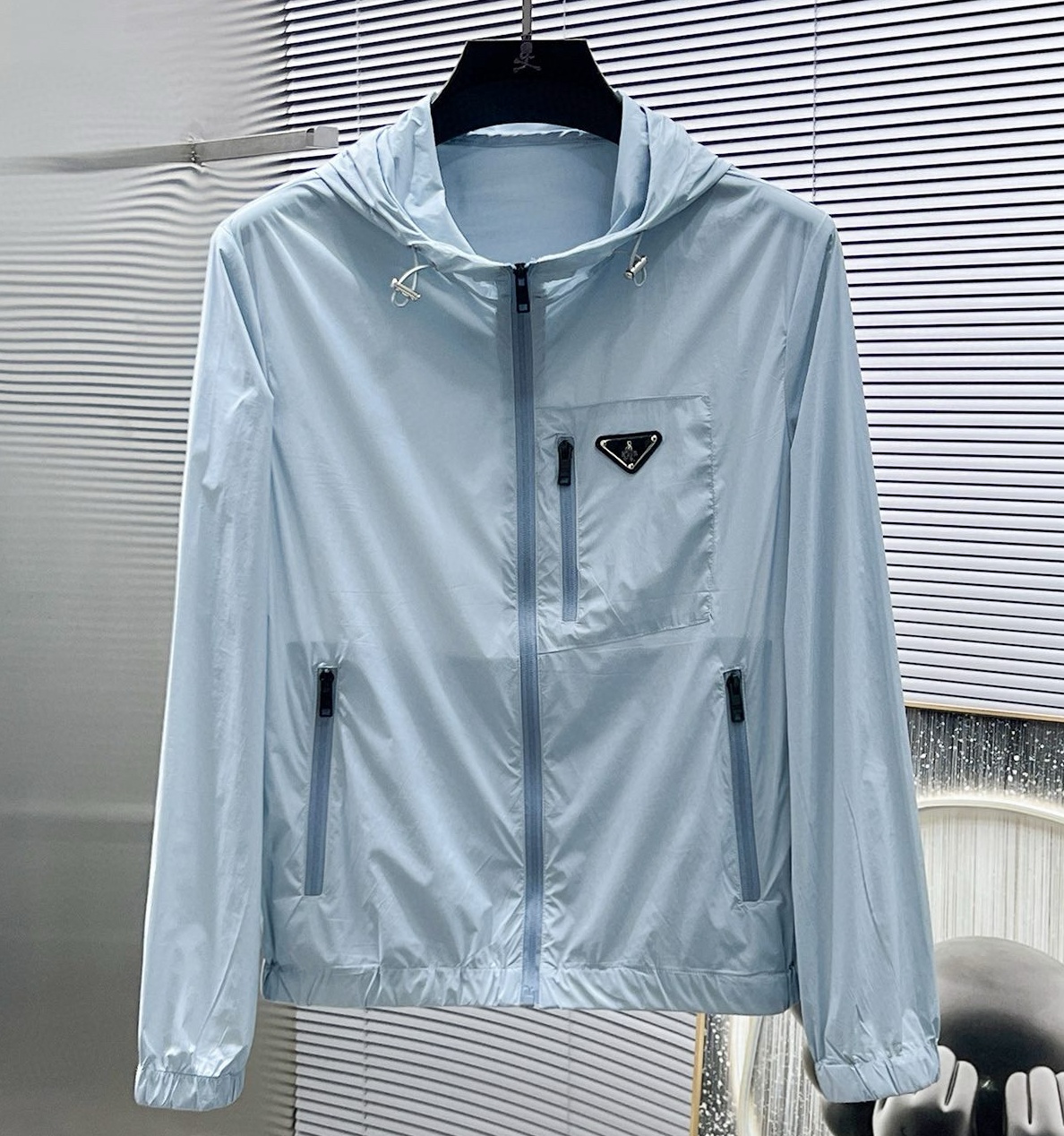 [홍콩명품.PRADA]프라다 2025 남성용 바람막이 자켓 PD1367 PD 2컬러 홍콩명품의류,구매대행,온라인명품