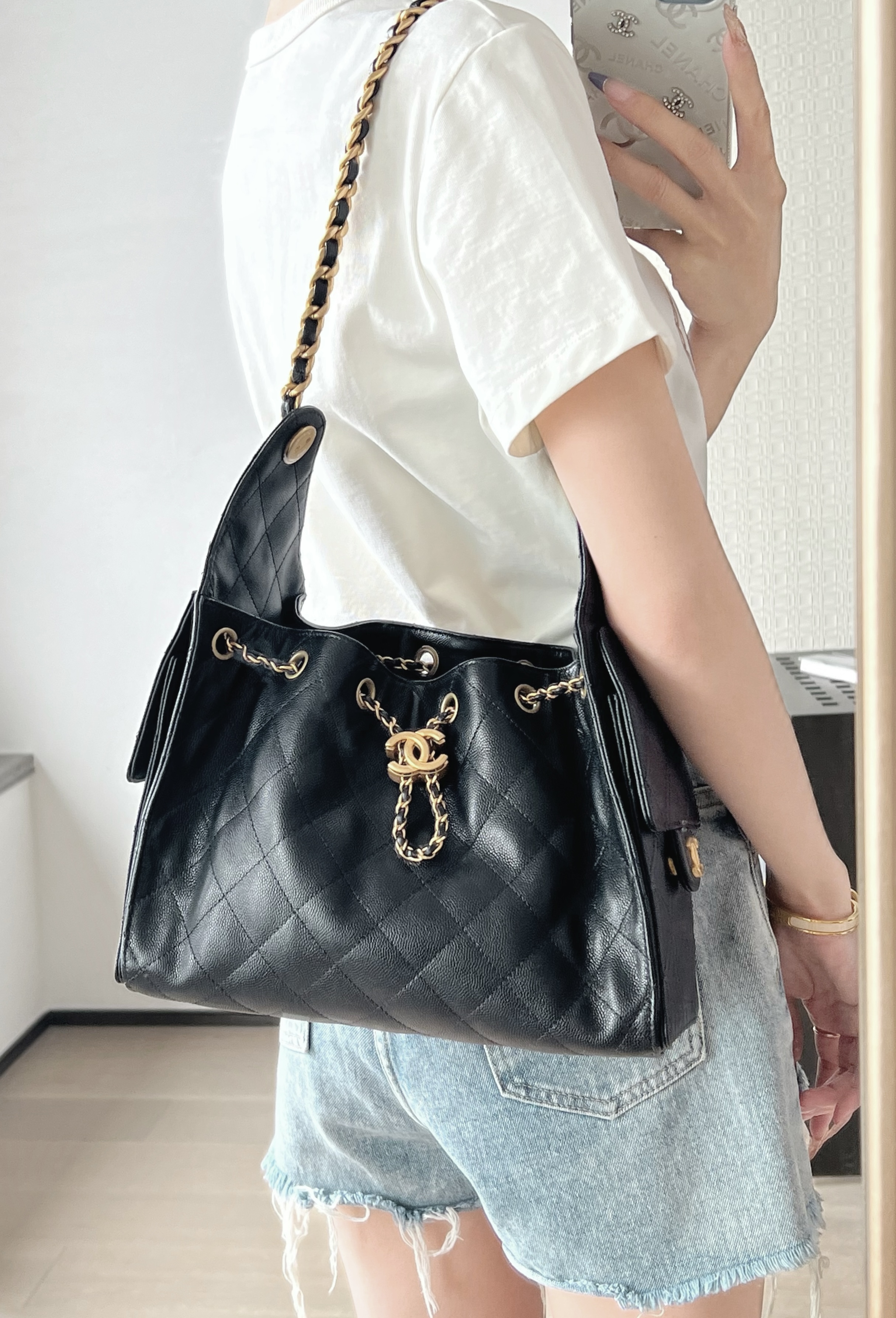 [홍콩명품.CHANEL]샤넬 NEW 25백 호보백 캐비어 블랙 금장 스몰 AS5293