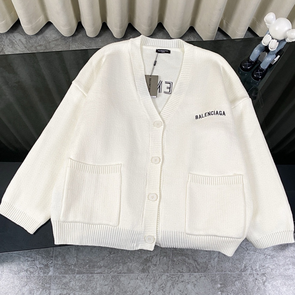 [홍콩명품.BALENCIAGA] 발렌시아가 2025 남성용 니트가디건 BL1261 ZW 홍콩명품의류,구매대행,온라인명품