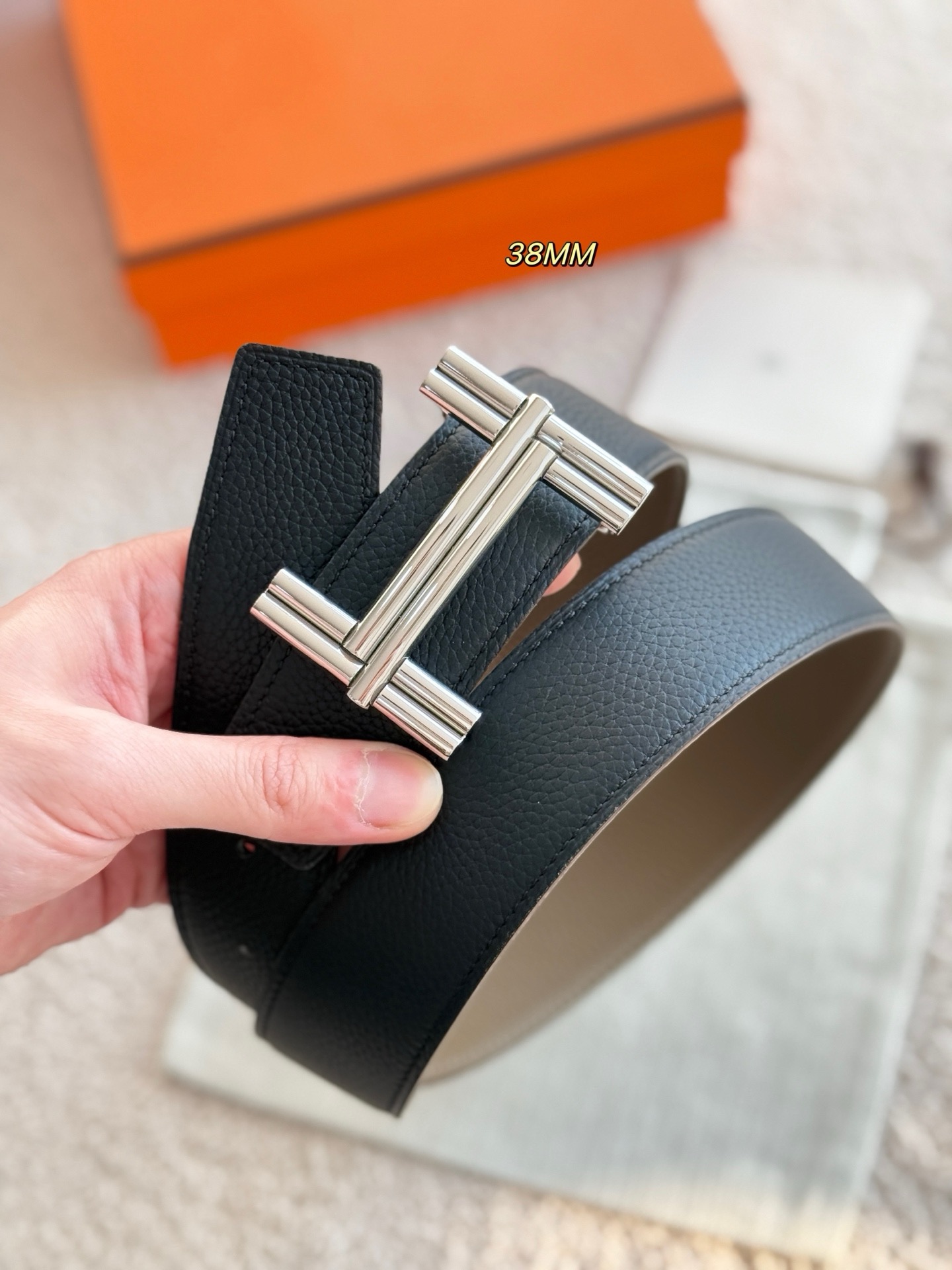 [홍콩명품.HERMES] 에르메스 2026 남성용 가죽벨트 3.8 CM HM038